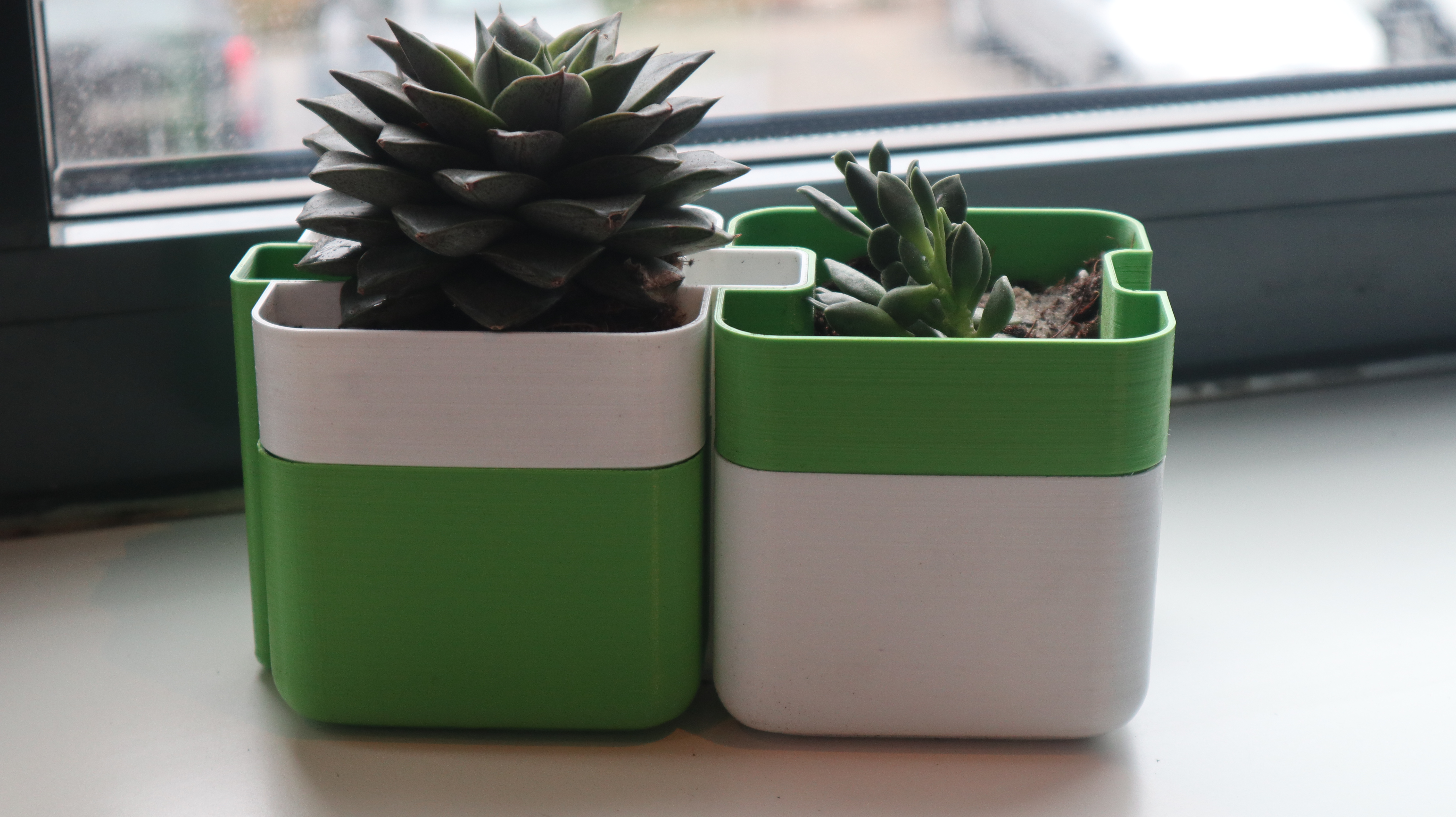Tileable Self Watering Planter